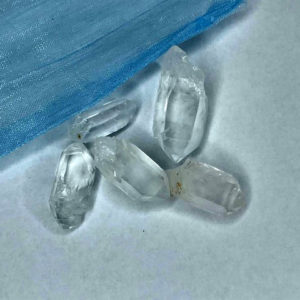 Small quartz crystal bundle - 5 crystals included